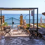 מלון דירות Andreolas Luxury 4*