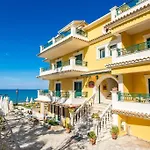 Andreolas Luxury מלון דירות 4*