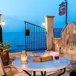 Andreolas Luxury מלון דירות 4*